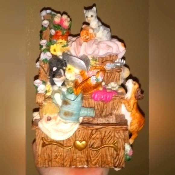 Vintage statue waterfall musical cat thing - Picture 1 of 1